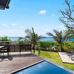 Pool Beachfront Villa